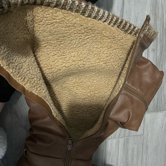 Fur riding boots size 8 - Picture 2 of 4